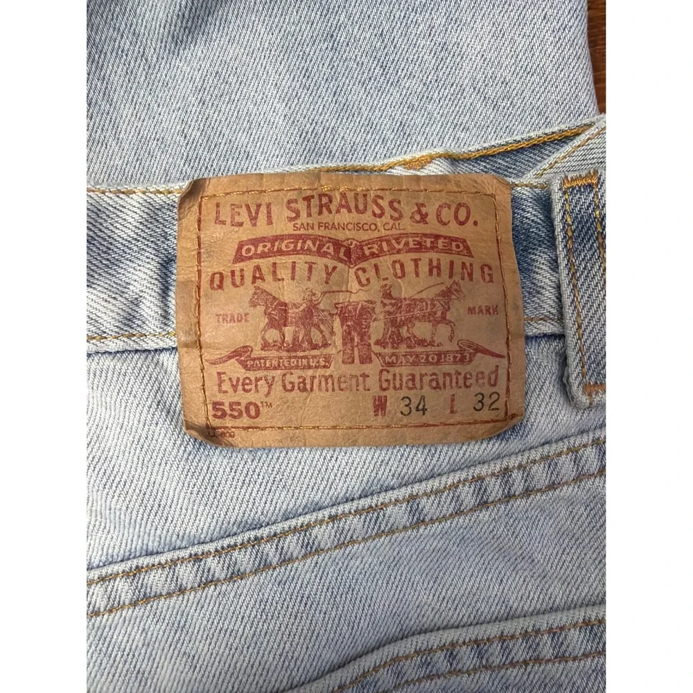 Vintage Levi's 550 Relaxed Fit Jeans Mens 34x32 Light Blue Denim Y2K Tapered